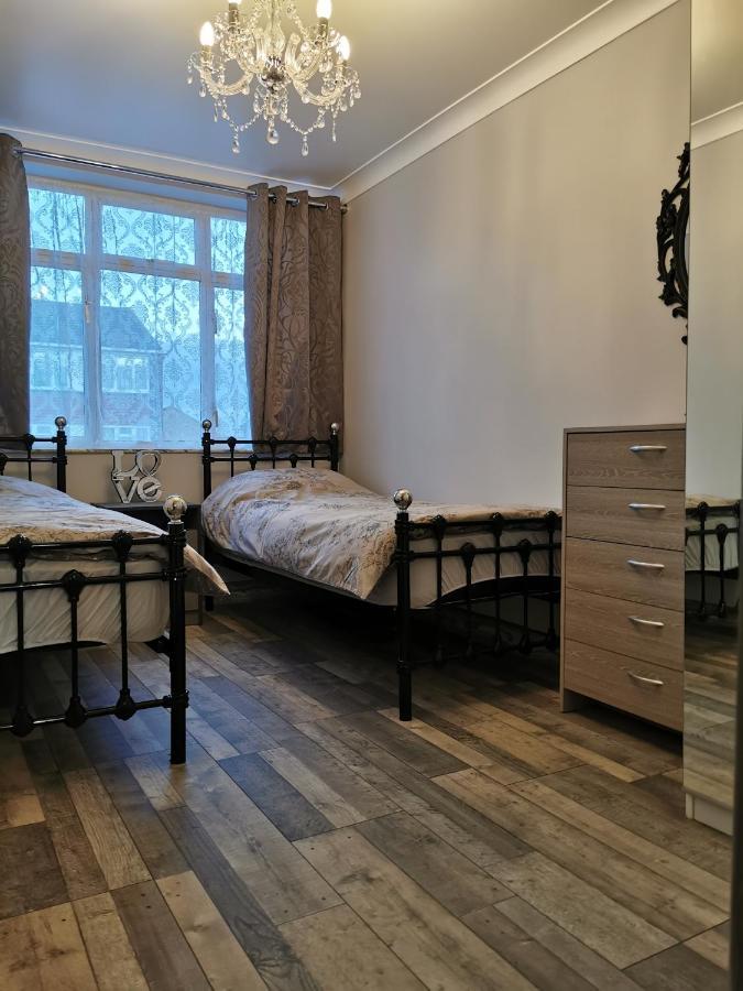 Palaz 2 - 2 Bedroom Flat Edmonton Esterno foto