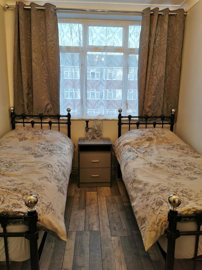 Palaz 2 - 2 Bedroom Flat Edmonton Esterno foto