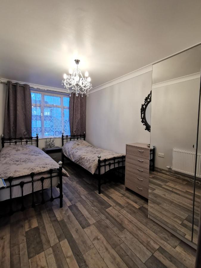 Palaz 2 - 2 Bedroom Flat Edmonton Esterno foto